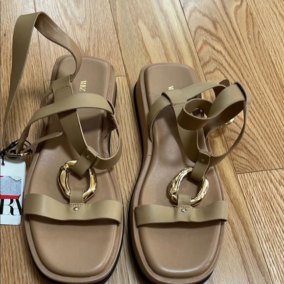 New! Zara Sz 9, beige flatform leather golden metal ankle strap sandals. - Picture 4 of 13